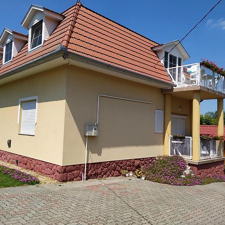 Aniko Apartmanhaz Balatonföldvár 외부 사진